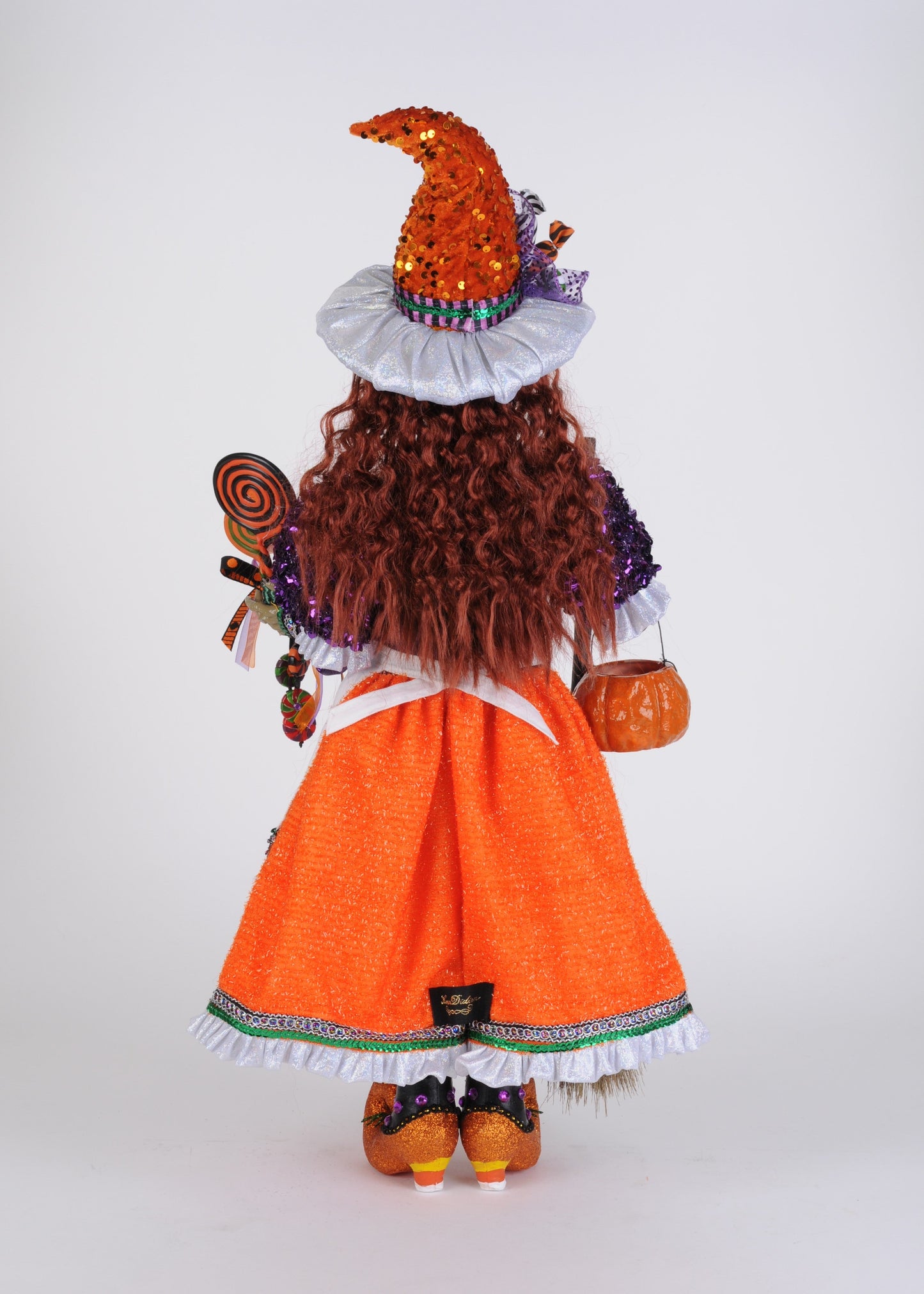 HA26-23 Candy Collector Witch