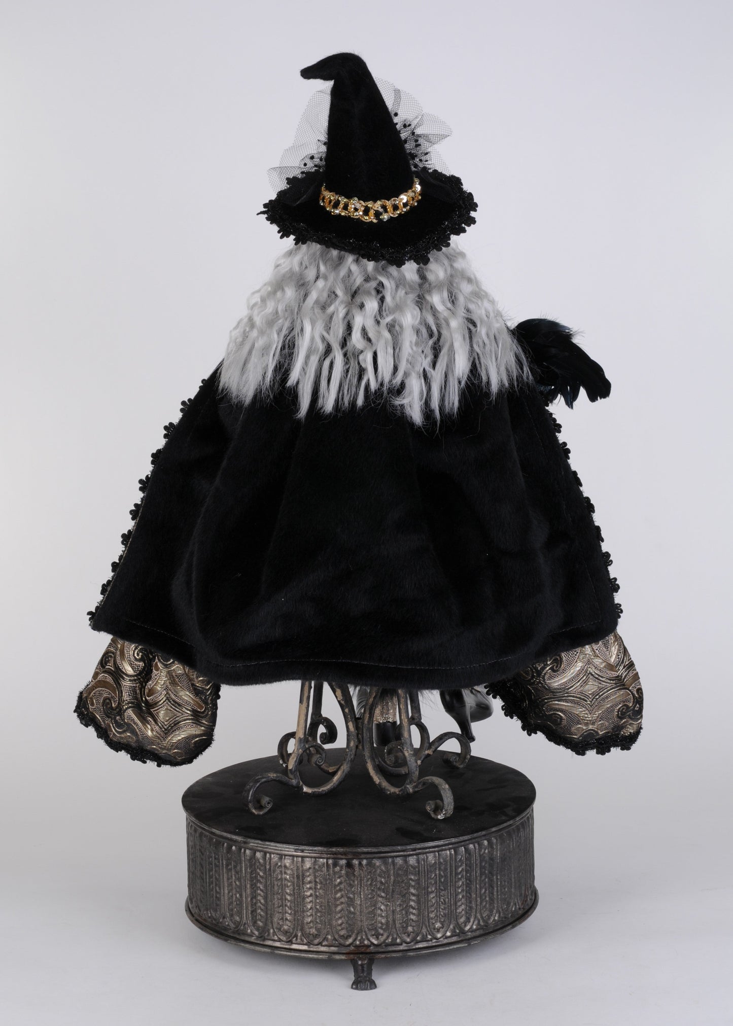 HA26-28 Madam Corvina Sitting Witch